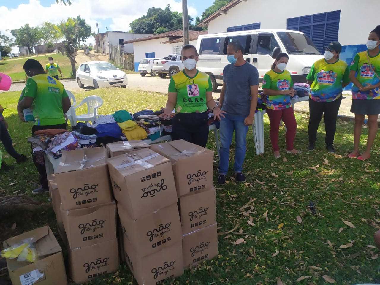 Camacã: Prefeitura reúne catadores de materiais recicláveis em Leoventura e entrega alimentos e material de trabalho